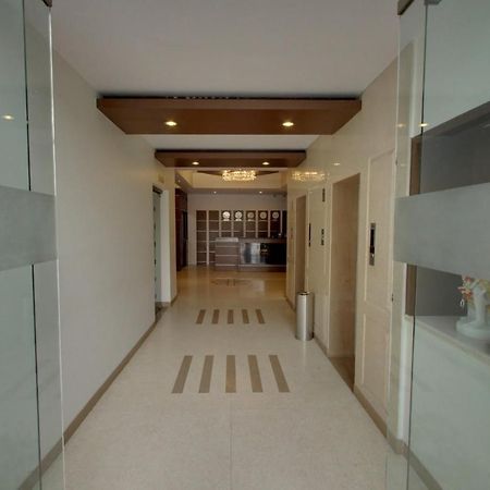 Hotel Bluestone Газиабад Экстерьер фото