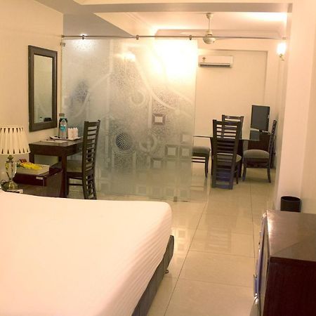 Hotel Bluestone Газиабад Экстерьер фото